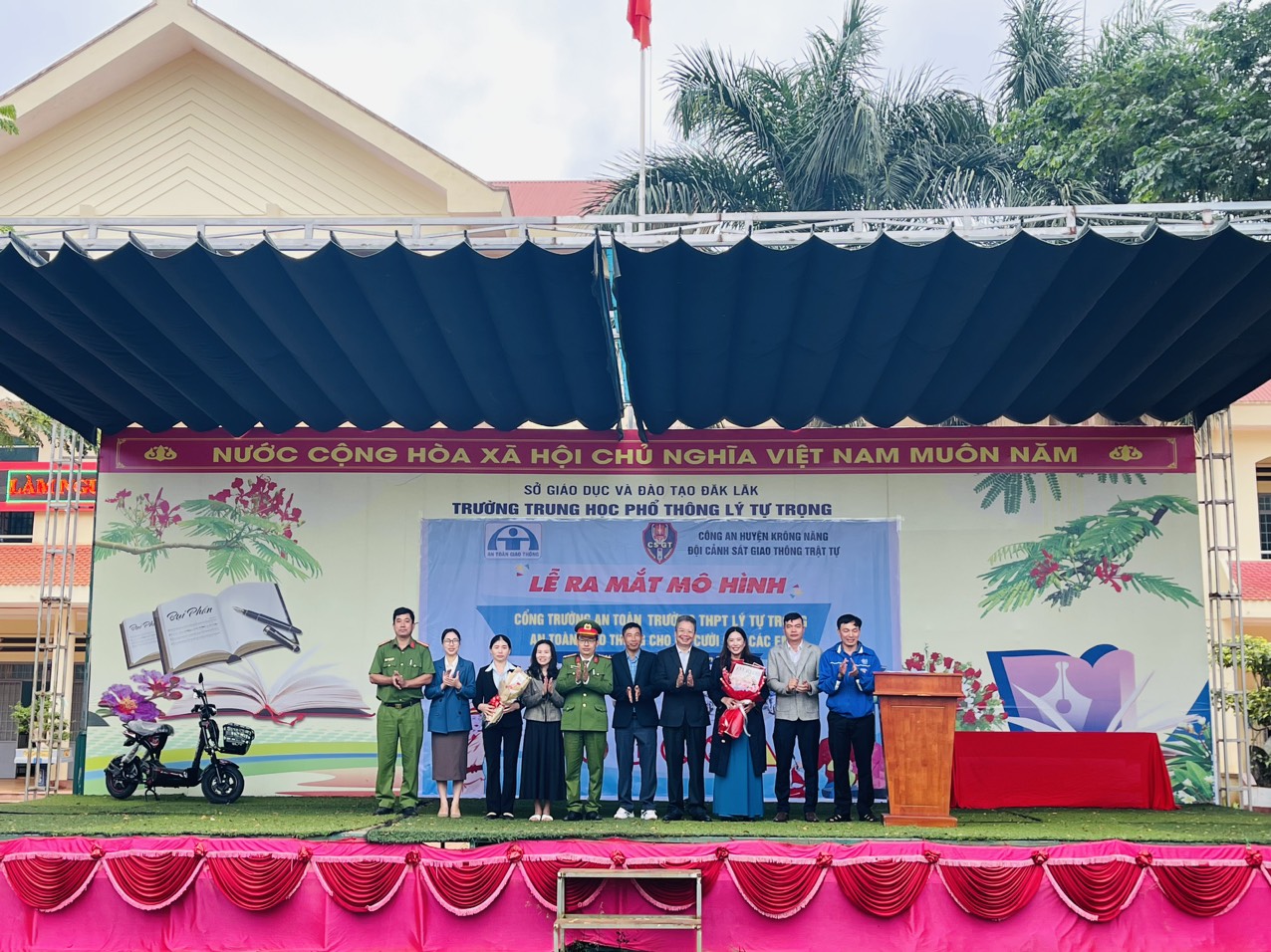 LỄ RA MẮT MÔ HÌNH CỔNG TRƯỜNG AN TOÀN GIAO THÔNG